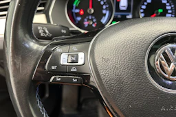 valkoinen Volkswagen Passat 2017 kuva 21.