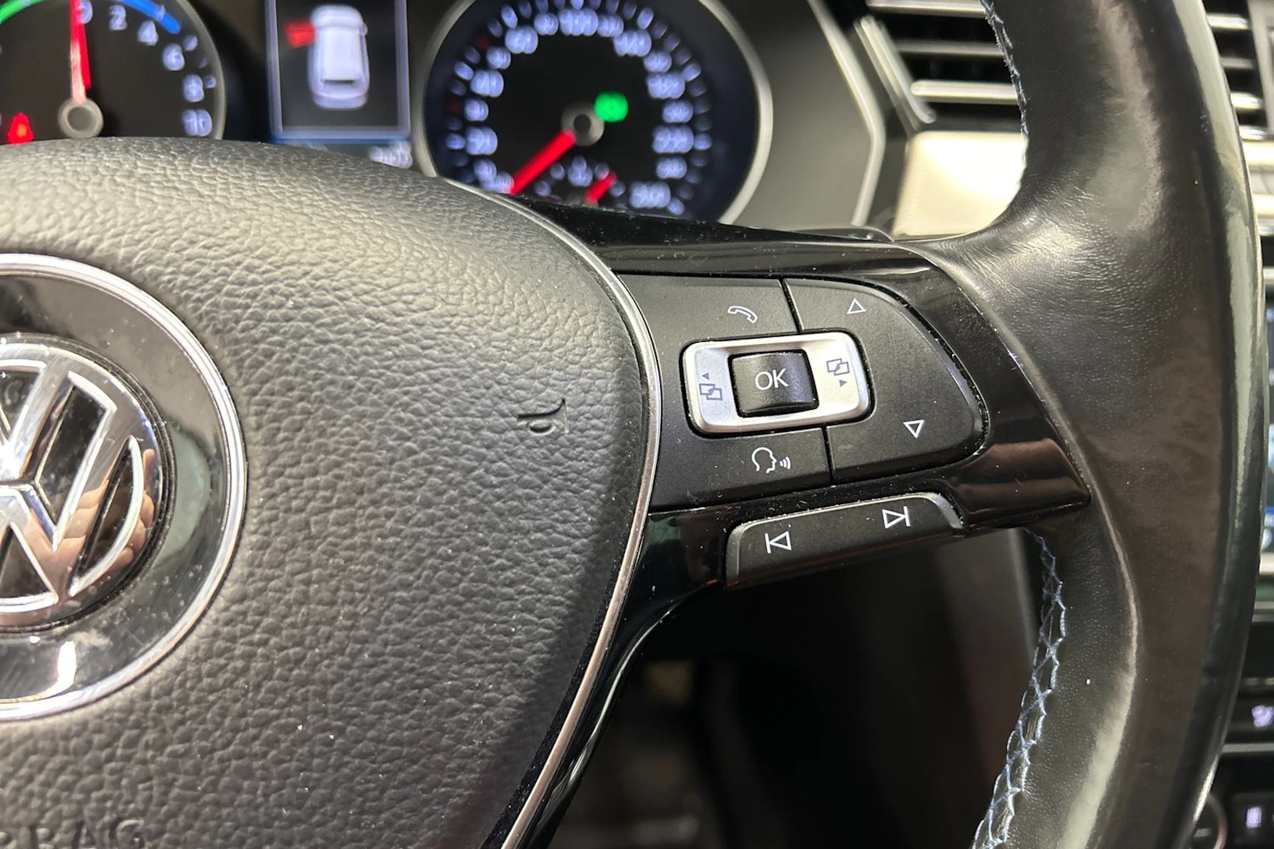valkoinen Volkswagen Passat 2017 kuva 22.