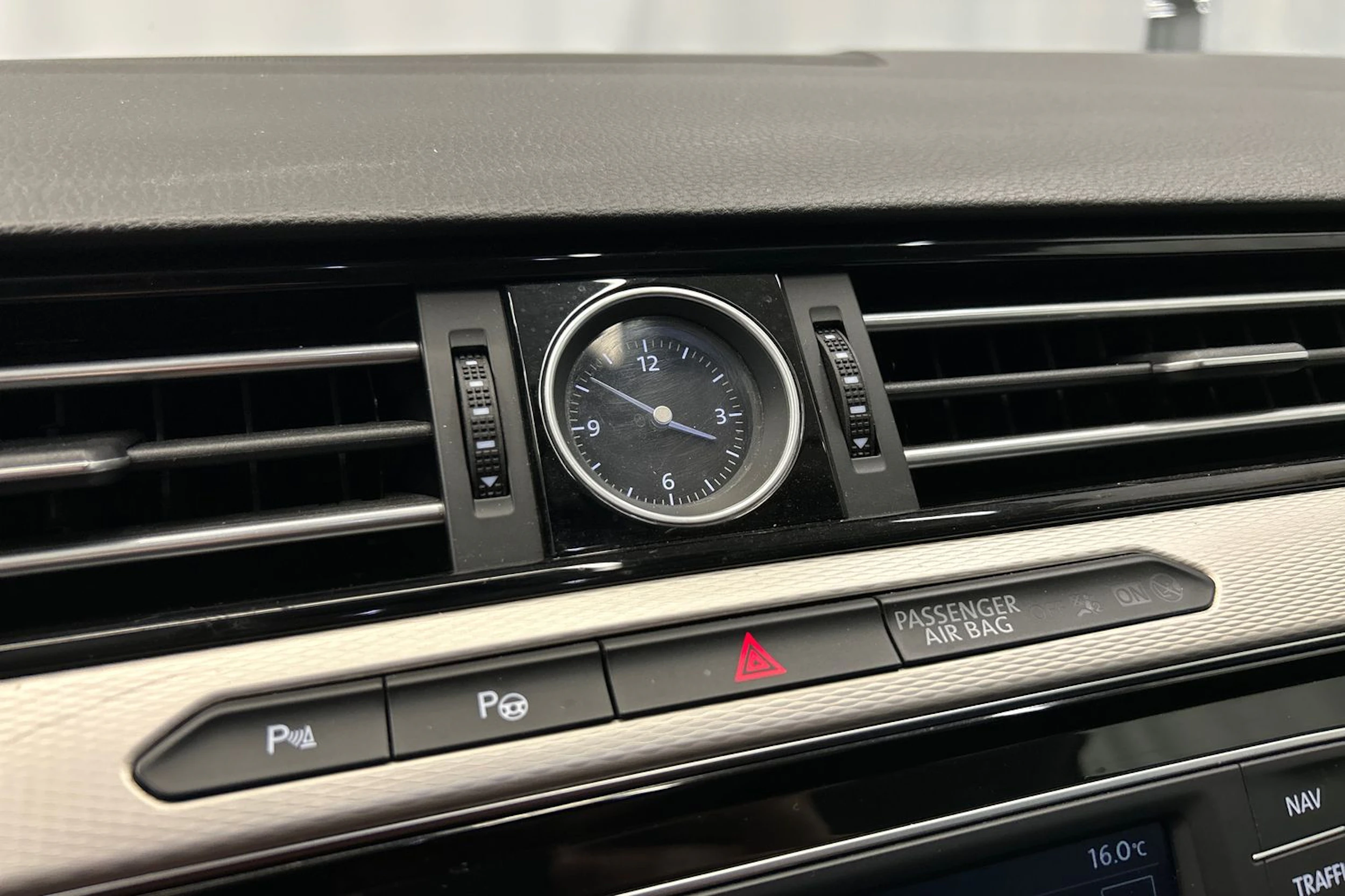 valkoinen Volkswagen Passat 2017 kuva 23.