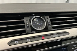 valkoinen Volkswagen Passat 2017 kuva 23.