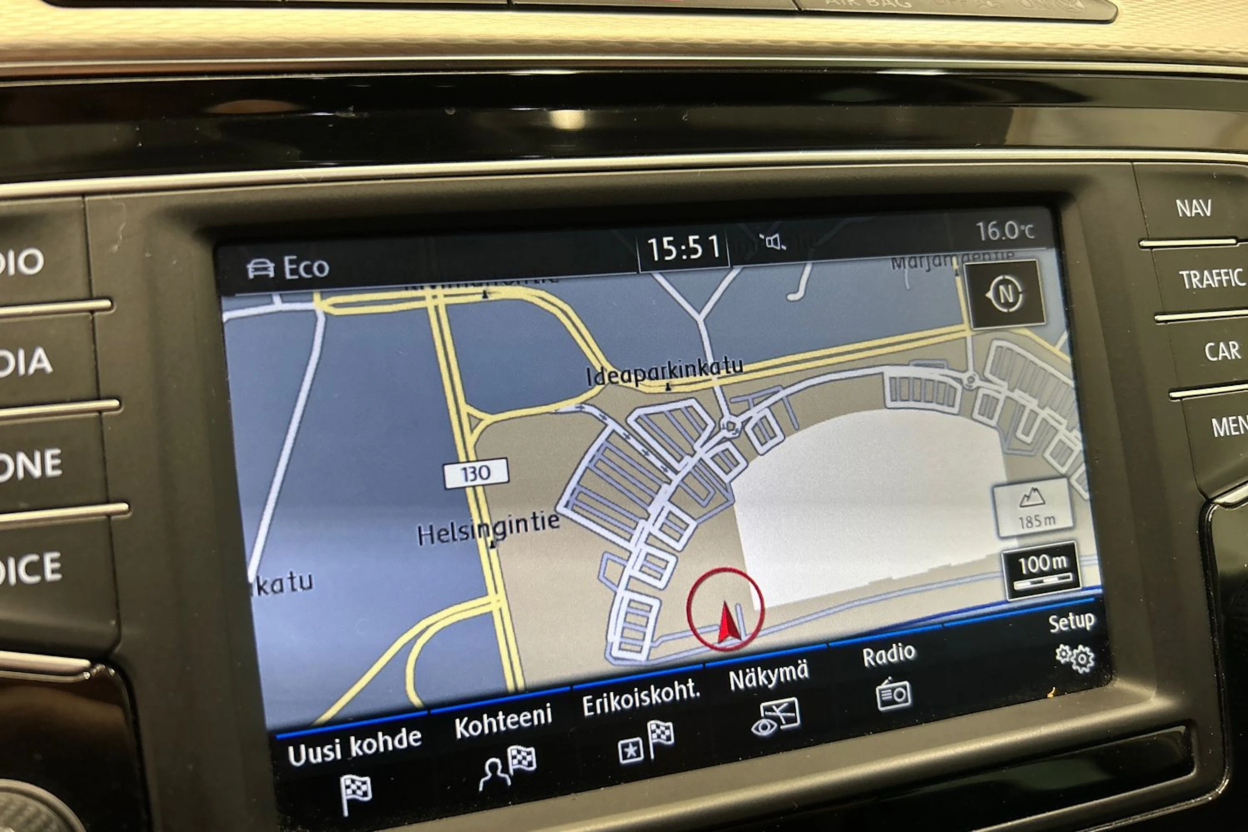 valkoinen Volkswagen Passat 2017 kuva 24.