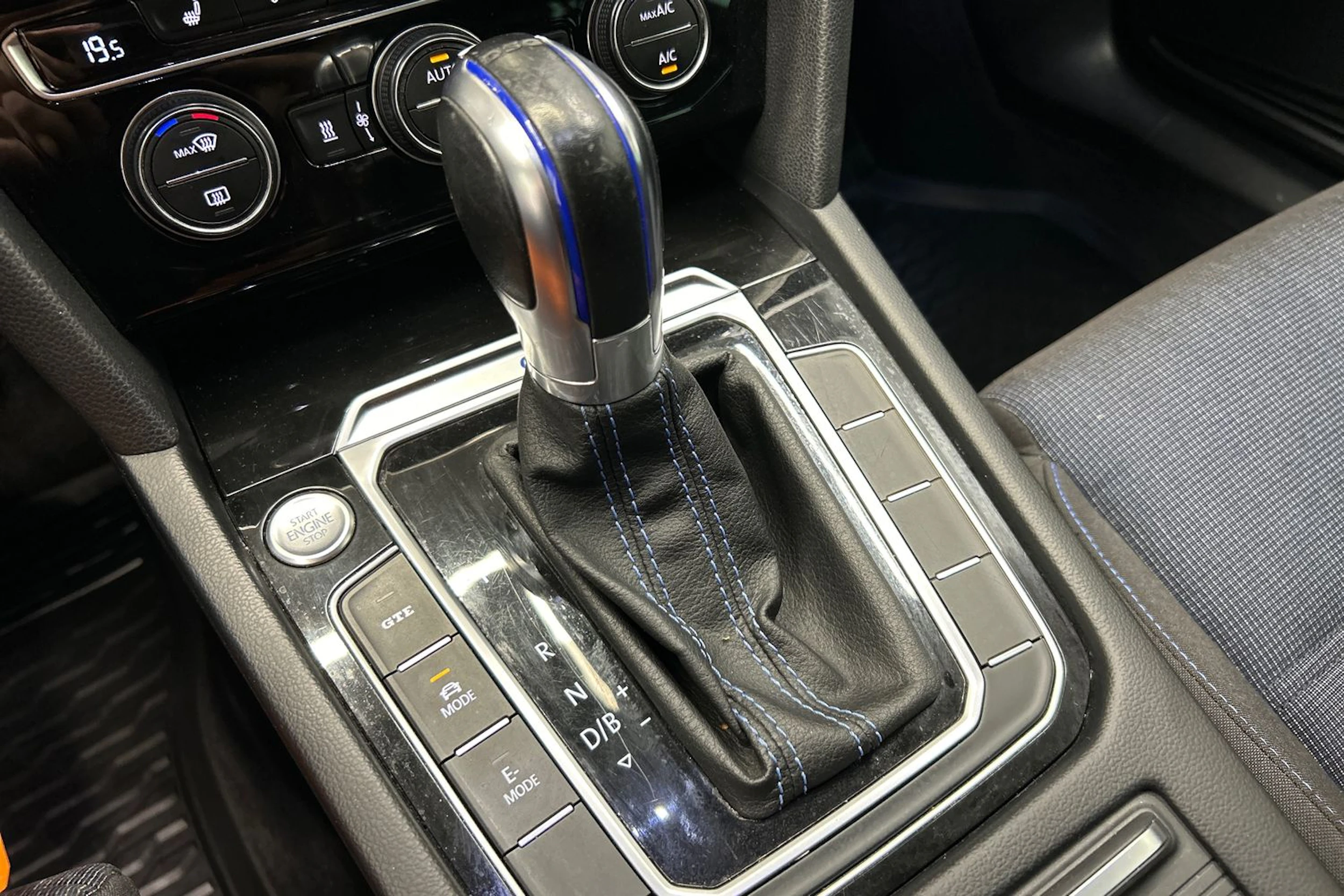 valkoinen Volkswagen Passat 2017 kuva 29.