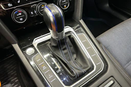 valkoinen Volkswagen Passat 2017 kuva 29.