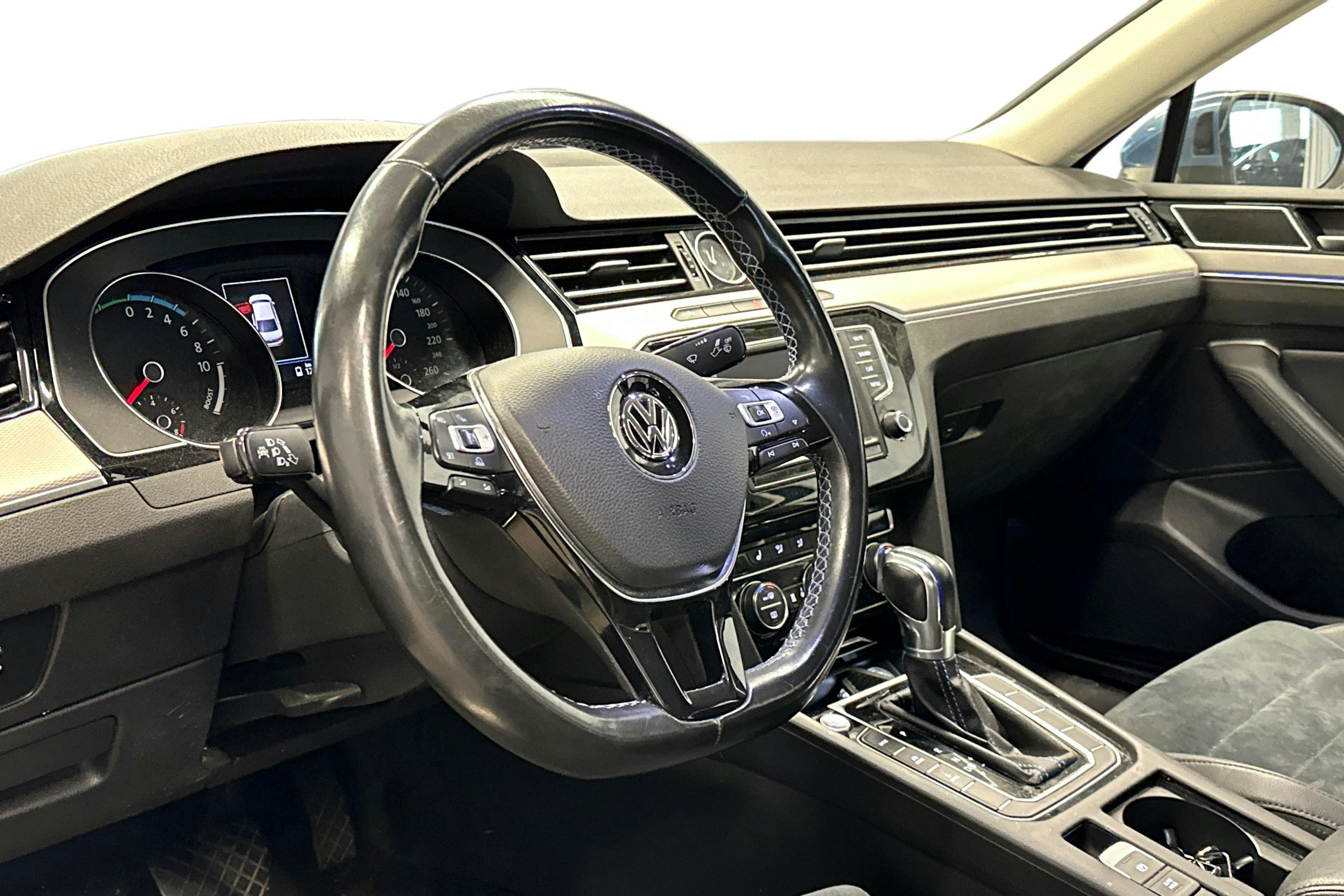 sininen Volkswagen Passat 2017 kuva 3.
