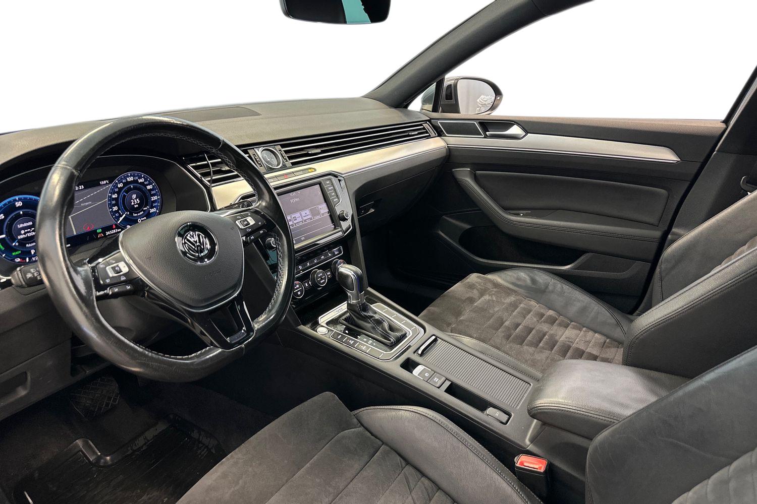 Volkswagen Passat 2017, photo 6/34