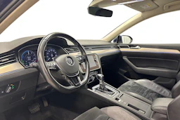 sininen Volkswagen Passat 2017 kuva 6.