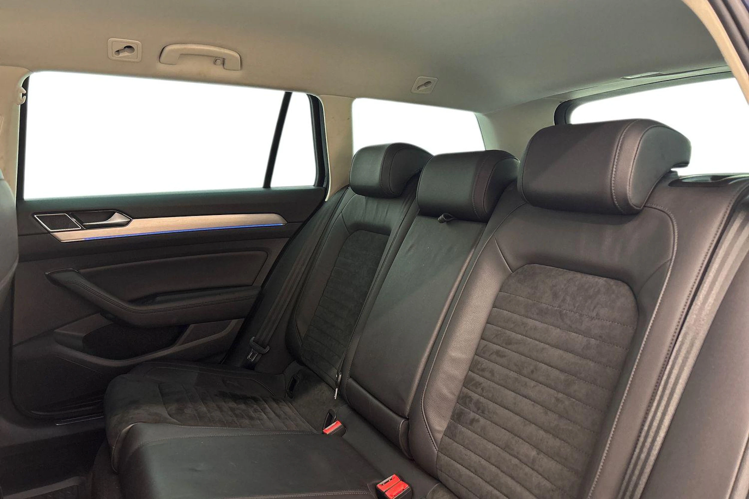 sininen Volkswagen Passat 2017 kuva 8.