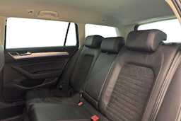 sininen Volkswagen Passat 2017 kuva 8.