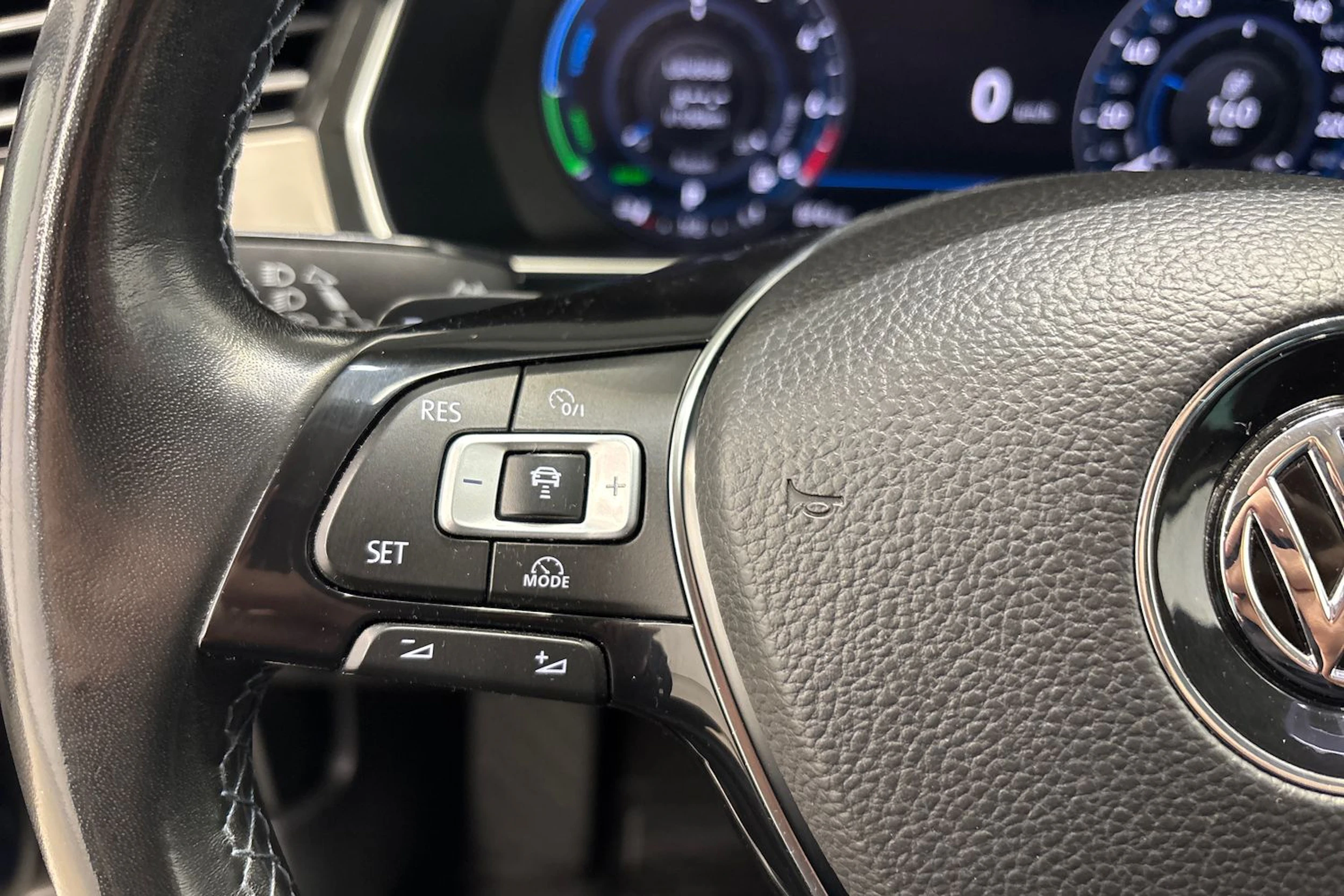 sininen Volkswagen Passat 2017 kuva 11.