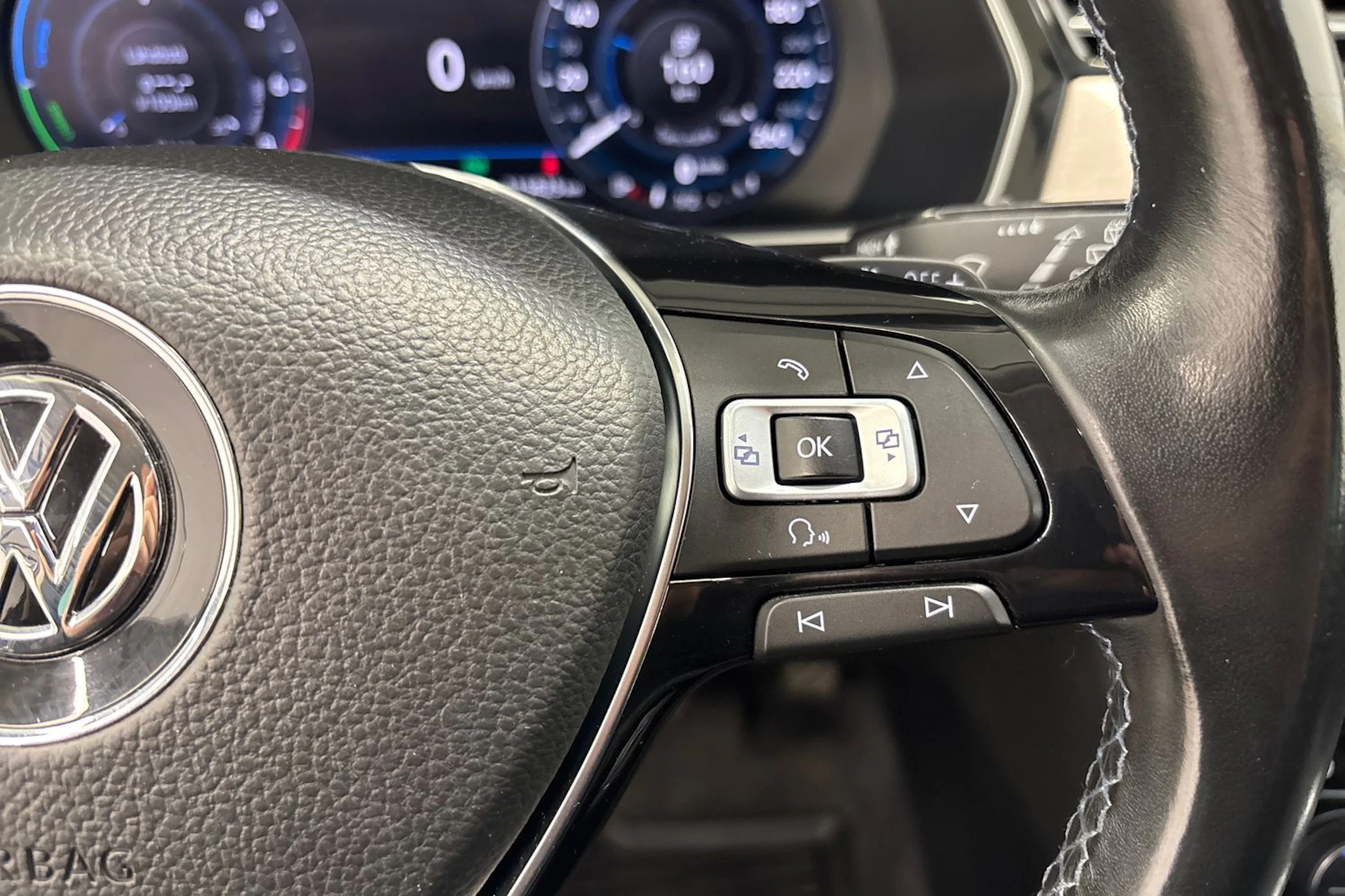 sininen Volkswagen Passat 2017 kuva 12.