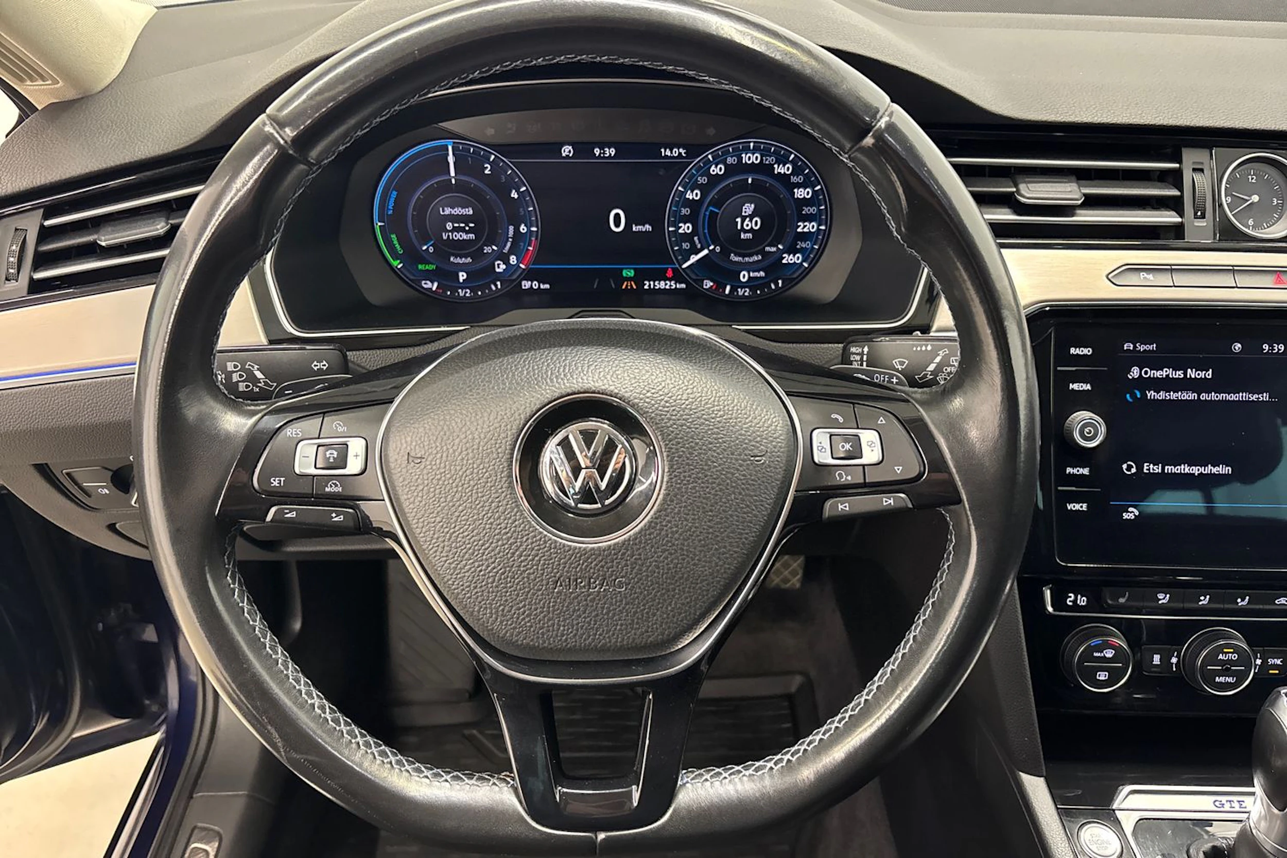 sininen Volkswagen Passat 2017 kuva 13.