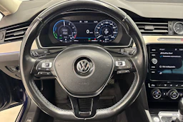 sininen Volkswagen Passat 2017 kuva 13.
