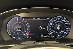 sininen Volkswagen Passat 2017 kuva 14.