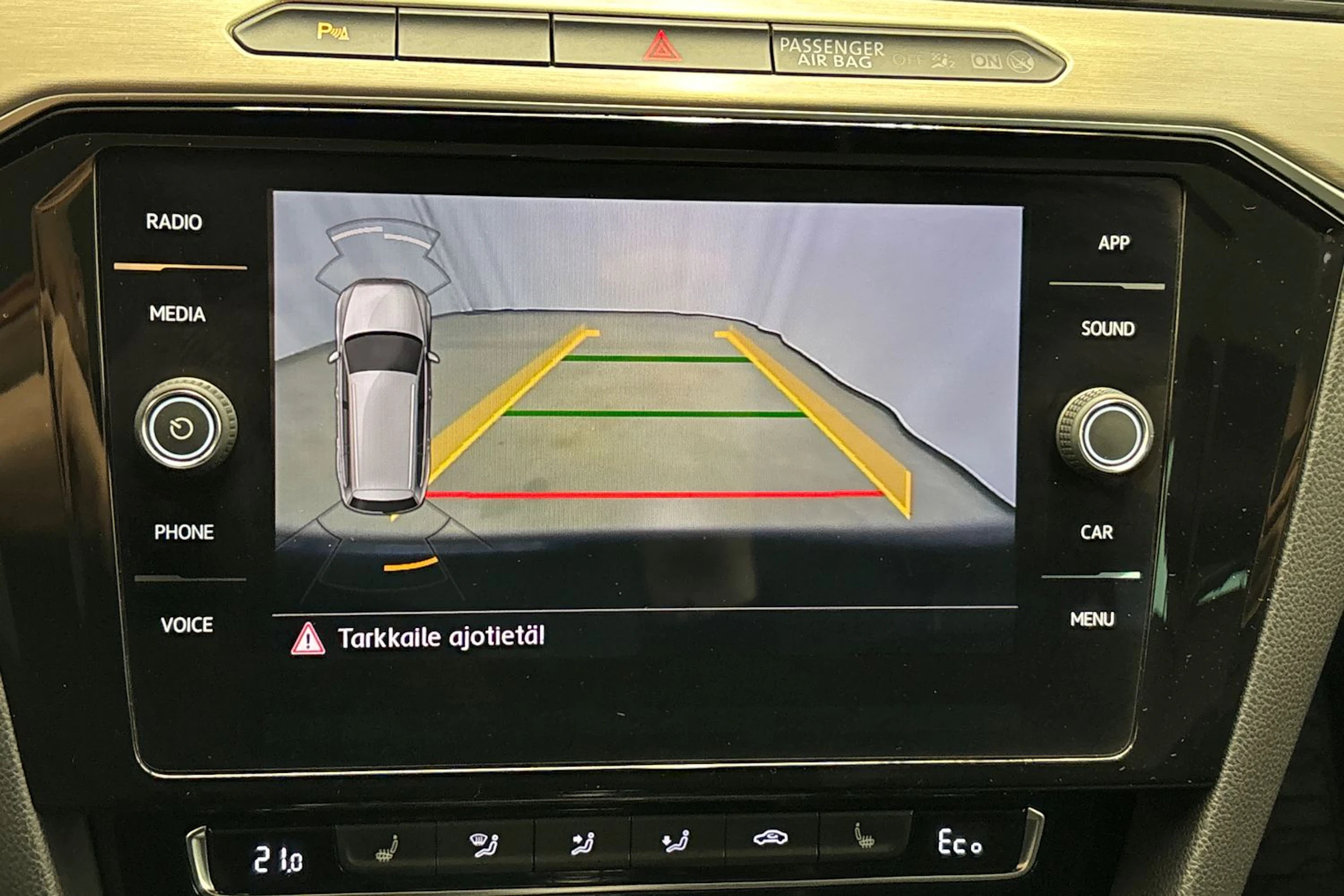 sininen Volkswagen Passat 2017 kuva 16.