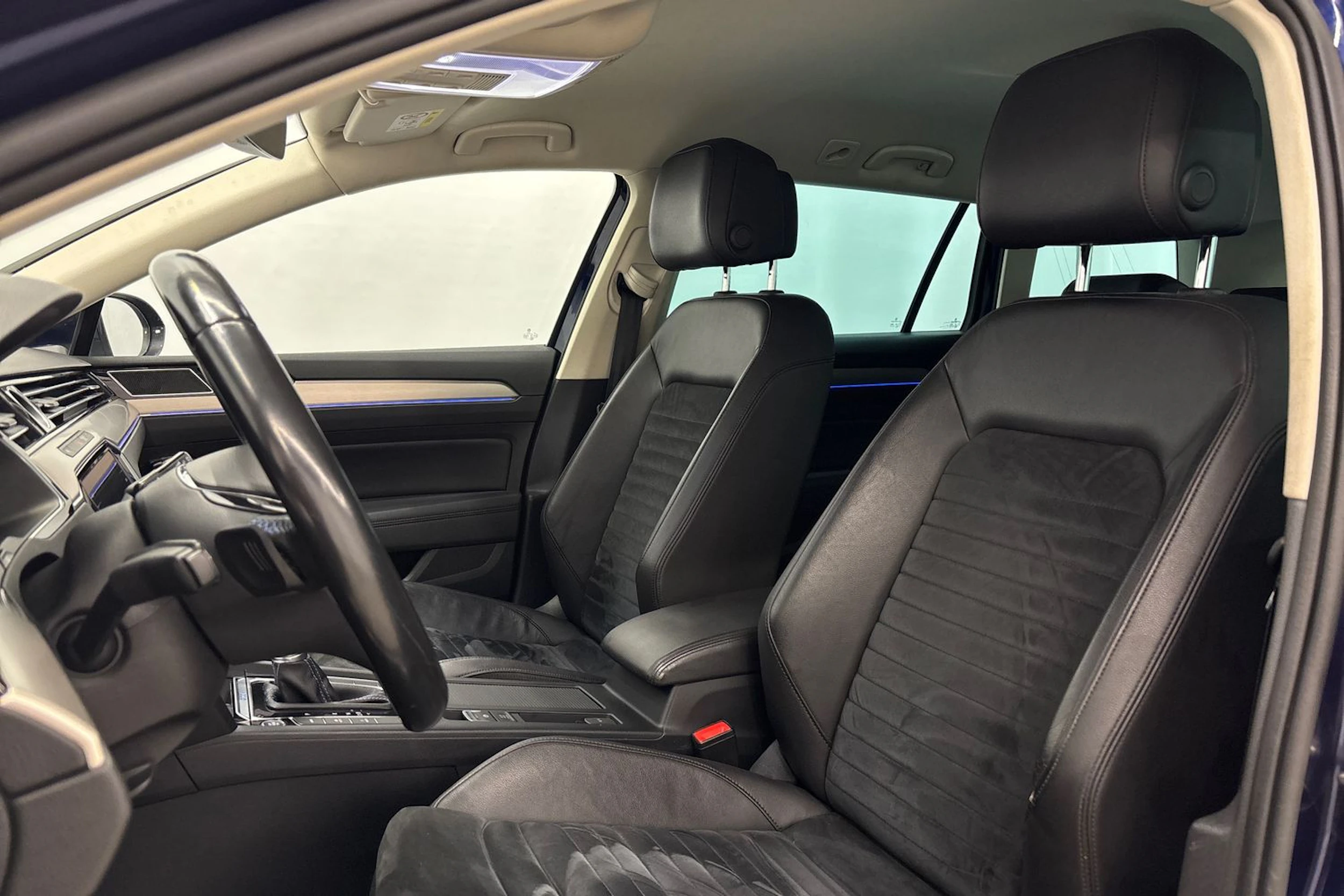 sininen Volkswagen Passat 2017 kuva 19.