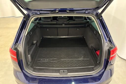 sininen Volkswagen Passat 2017 kuva 21.