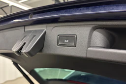 sininen Volkswagen Passat 2017 kuva 22.
