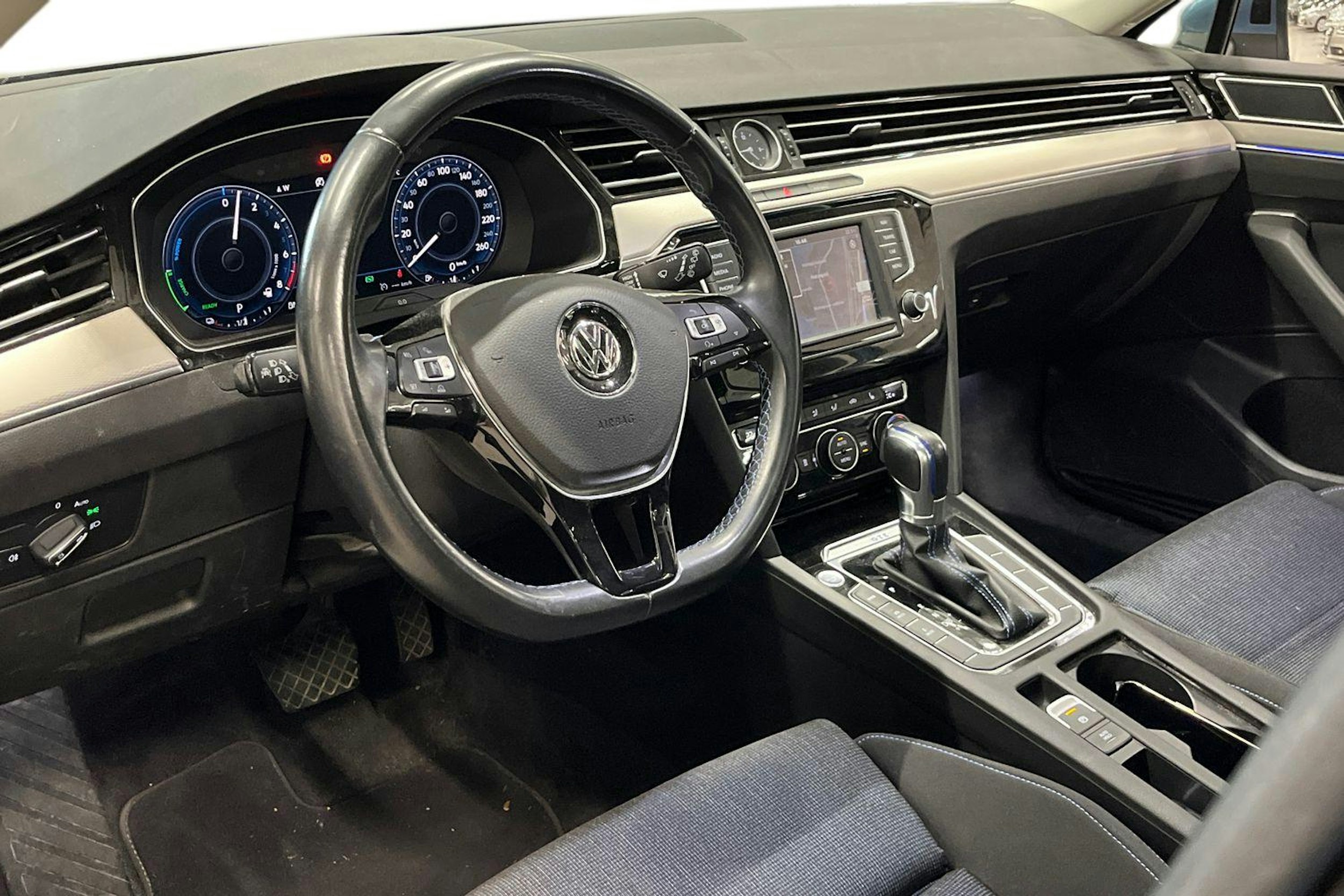 Sininen Volkswagen PASSAT 2017 kuva 3.