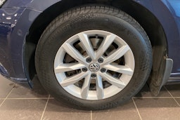 sininen Volkswagen Passat 2017 kuva 11.