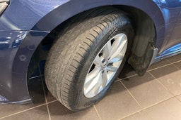 sininen Volkswagen Passat 2017 kuva 13.