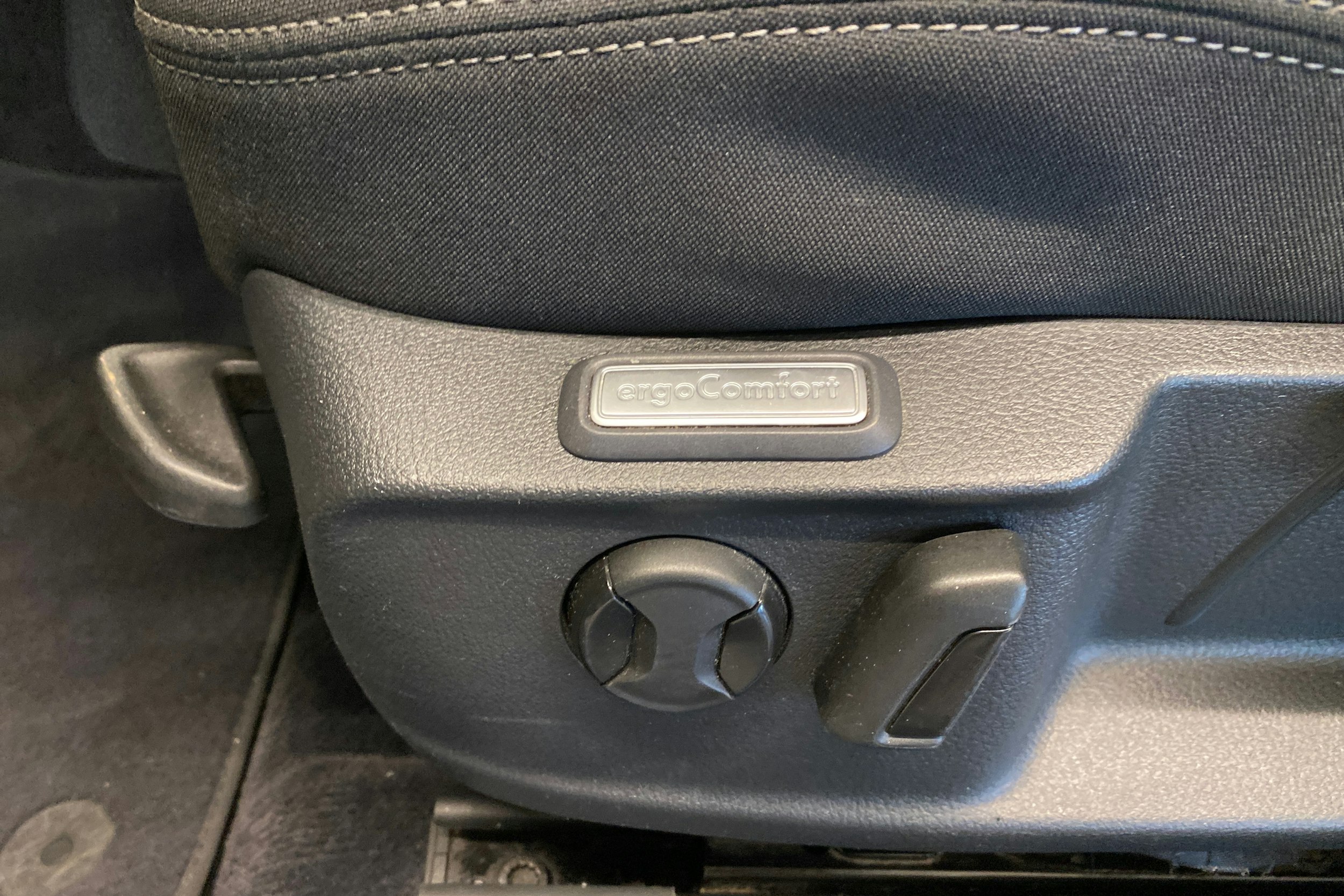 sininen Volkswagen Passat 2017 kuva 18.