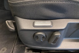 sininen Volkswagen Passat 2017 kuva 18.