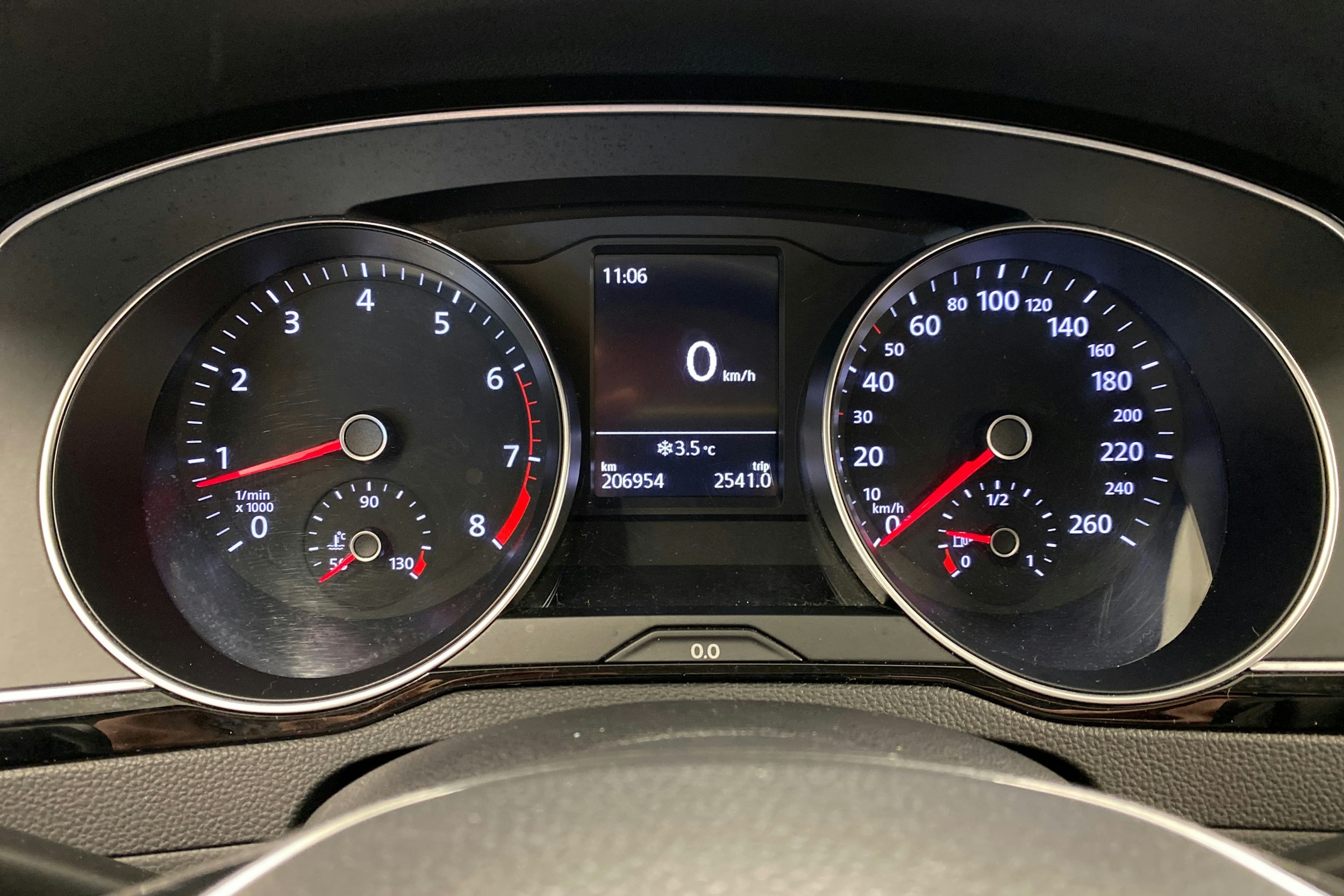 sininen Volkswagen Passat 2017 kuva 20.