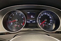 sininen Volkswagen Passat 2017 kuva 20.