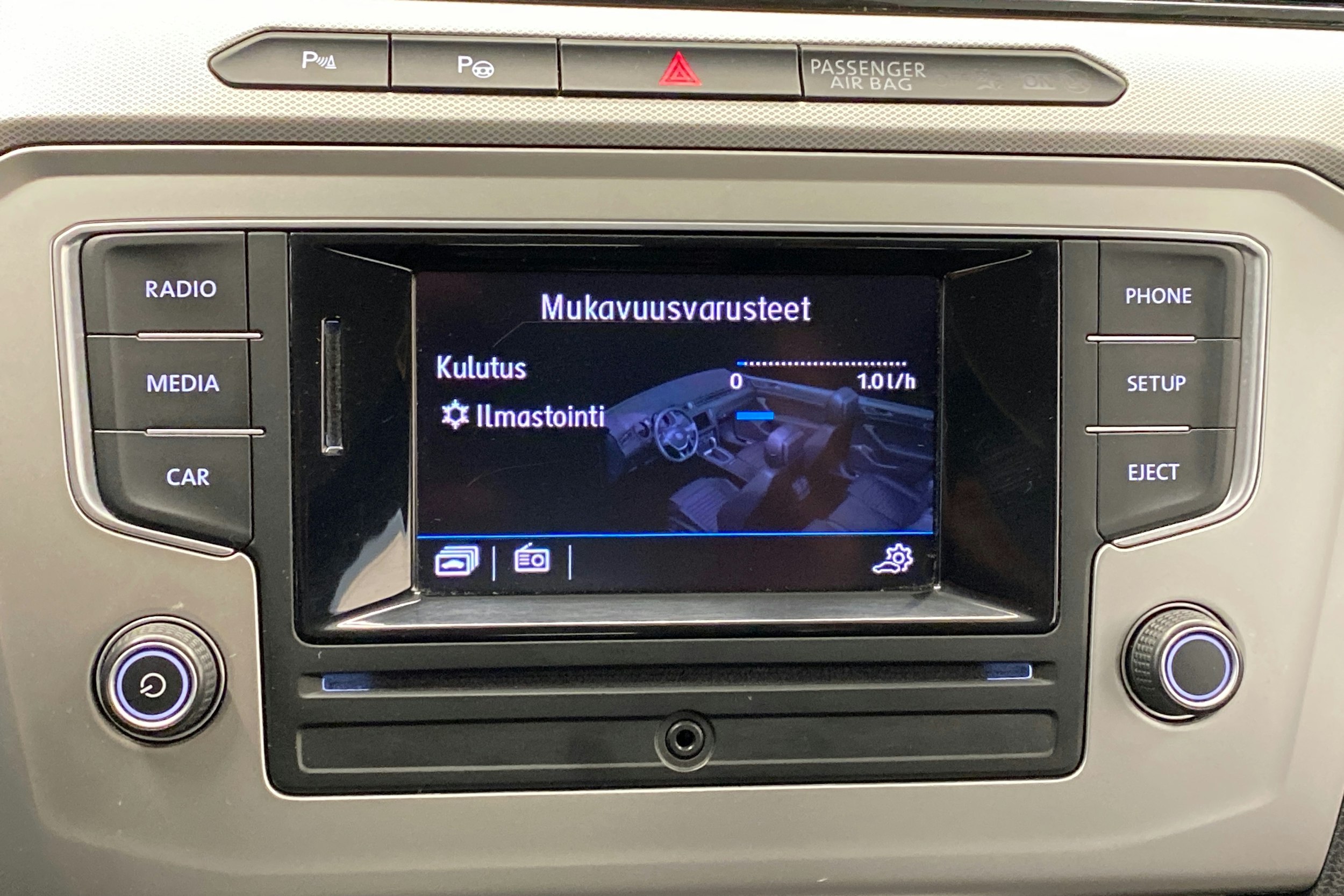 sininen Volkswagen Passat 2017 kuva 21.
