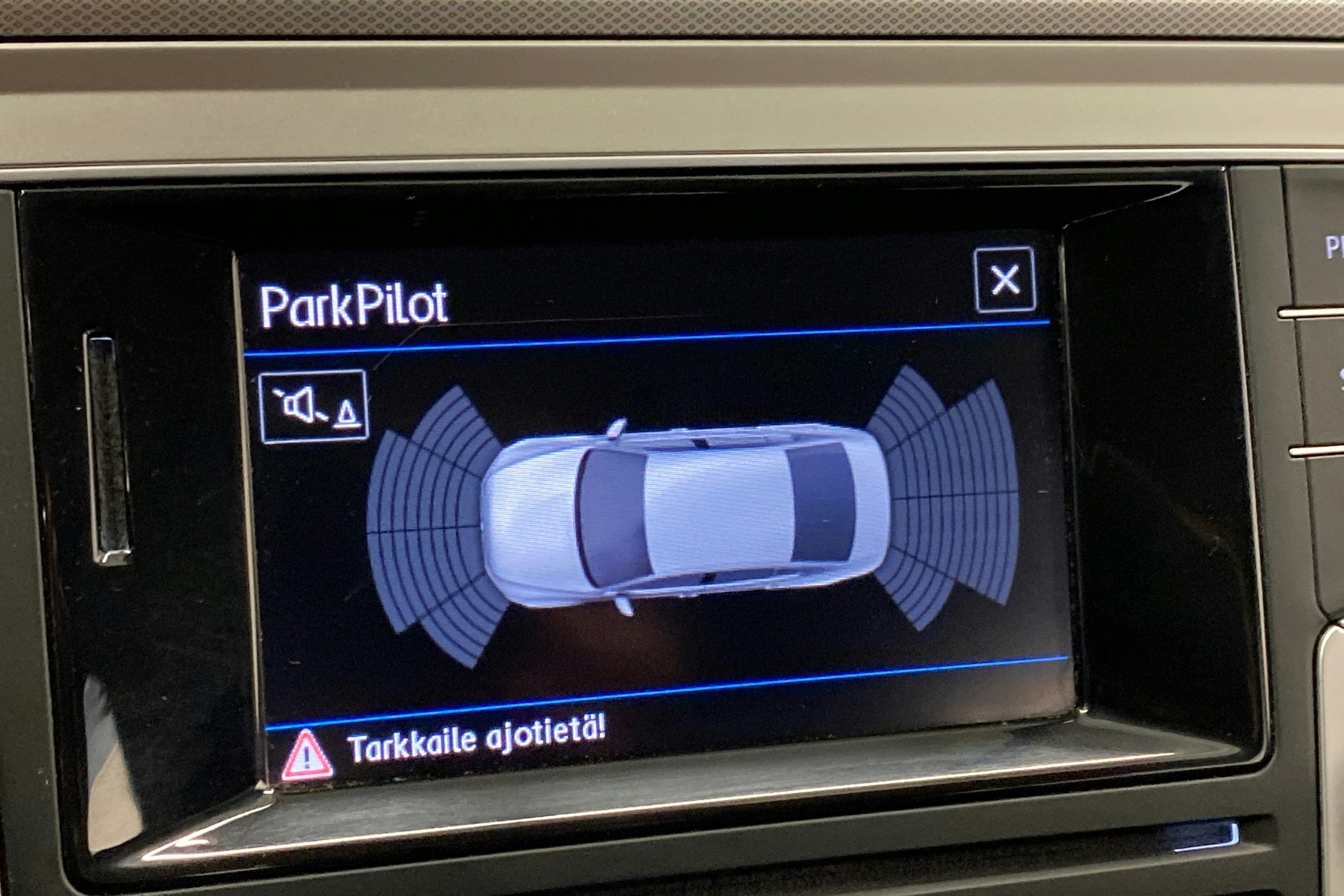 sininen Volkswagen Passat 2017 kuva 23.