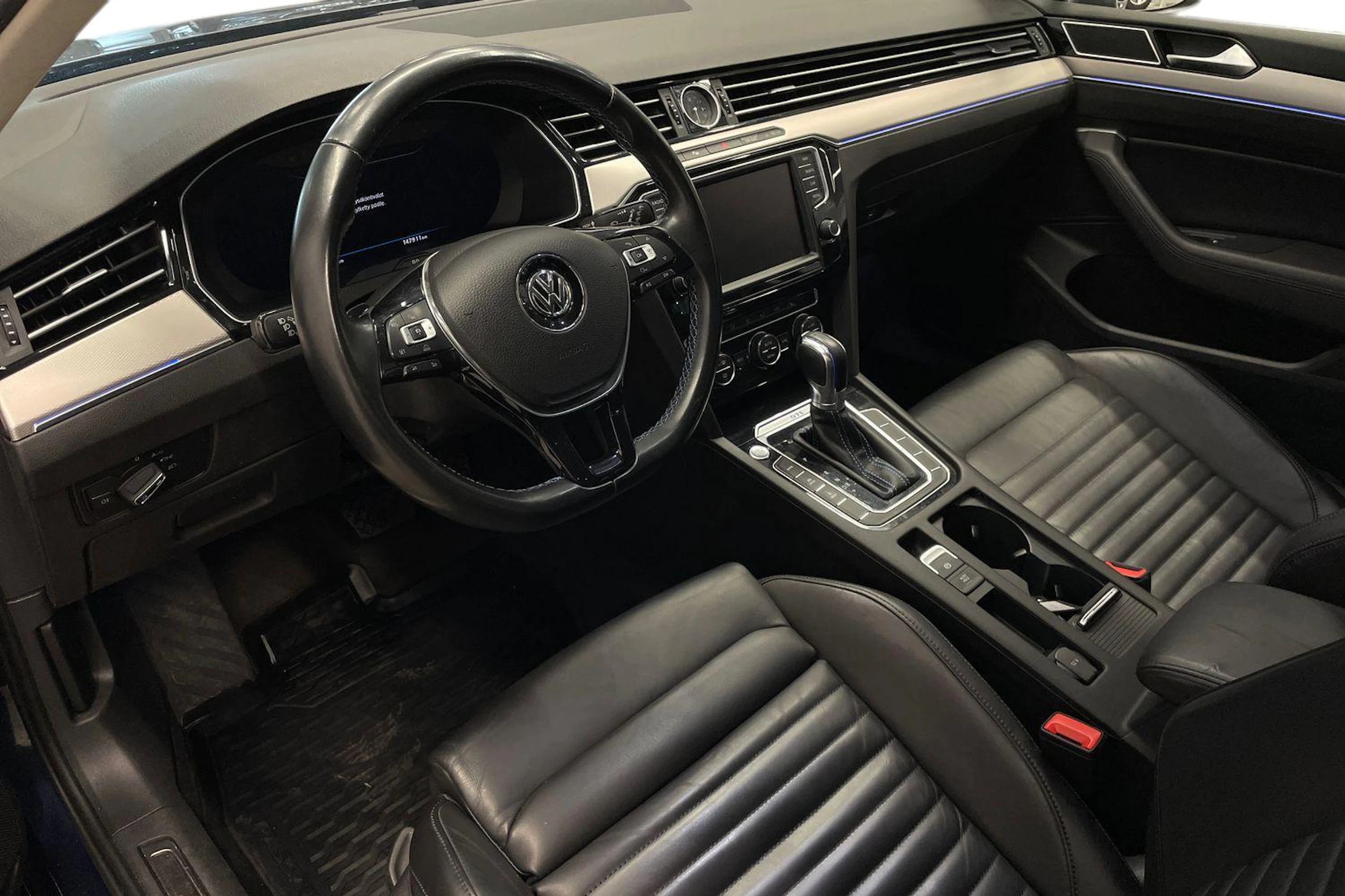 Sininen Volkswagen PASSAT 2017 kuva 6.