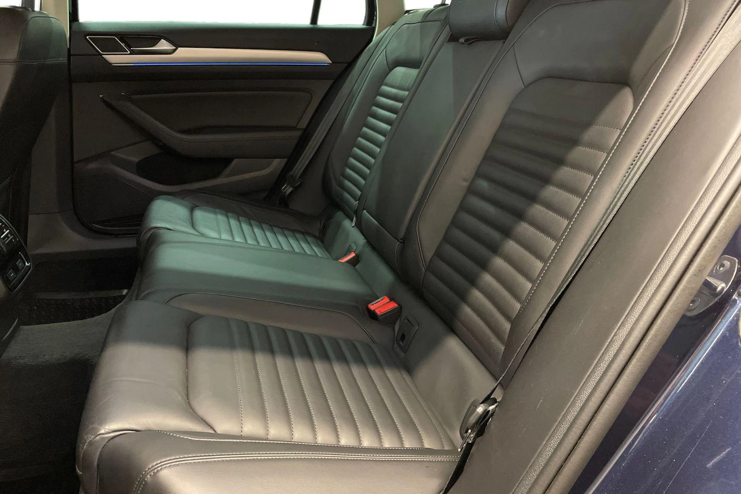 Sininen Volkswagen PASSAT 2017 kuva 8.