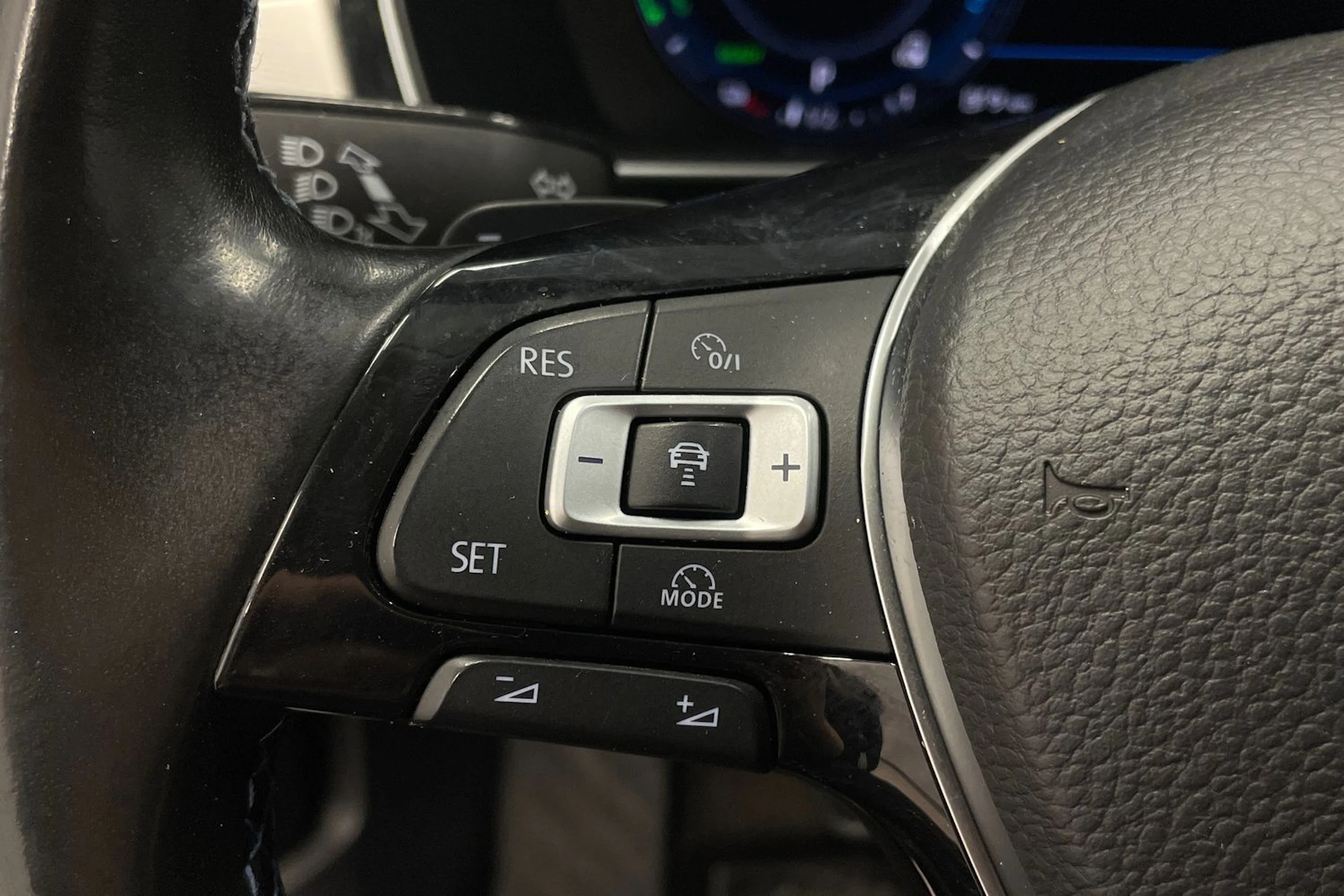 Sininen Volkswagen PASSAT 2017 kuva 14.