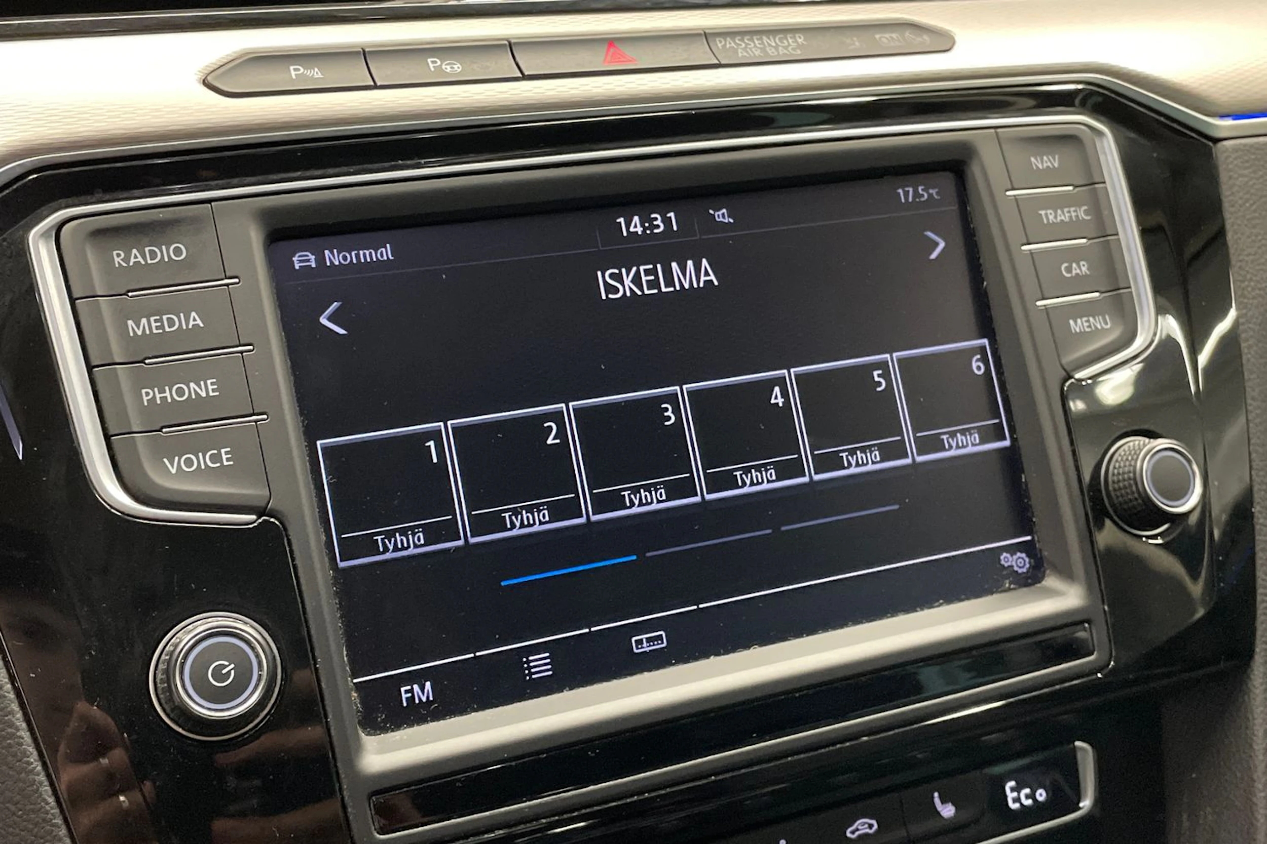 Sininen Volkswagen PASSAT 2017 kuva 18.
