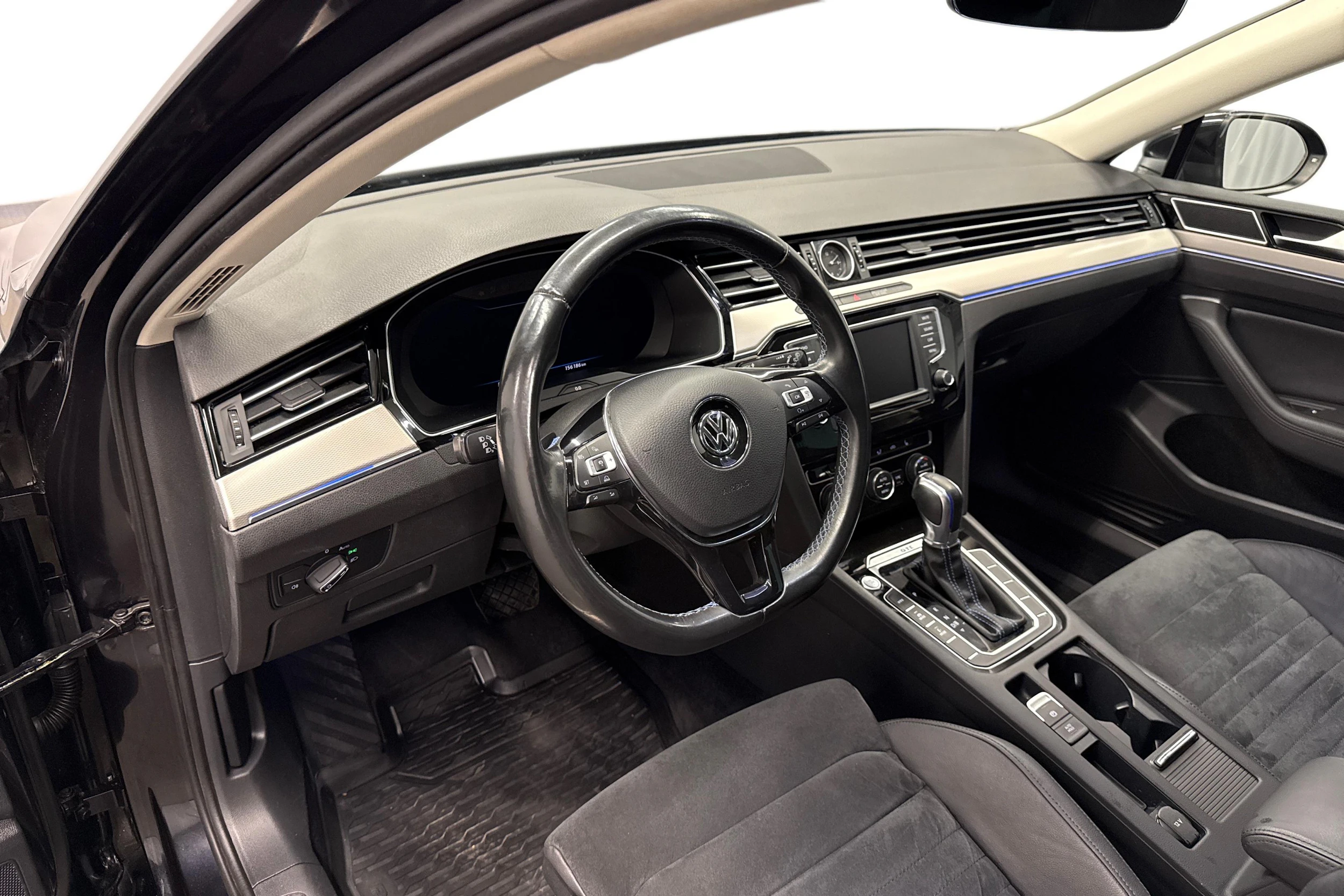 Musta Volkswagen PASSAT 2017 kuva 8.