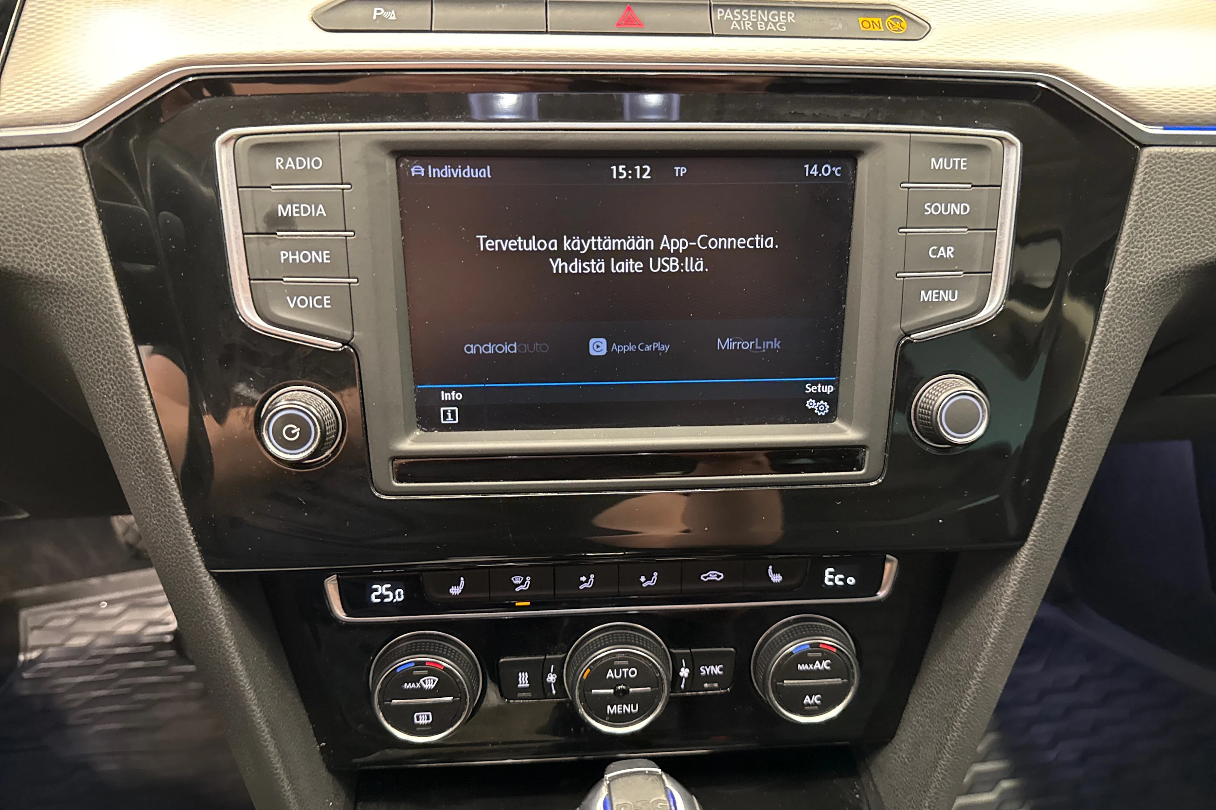 Musta Volkswagen PASSAT 2017 kuva 17.