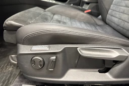 Musta Volkswagen PASSAT 2017 kuva 19.