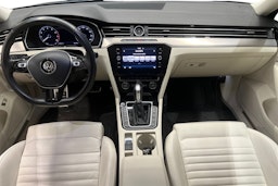 sininen Volkswagen Passat 2017 kuva 9.