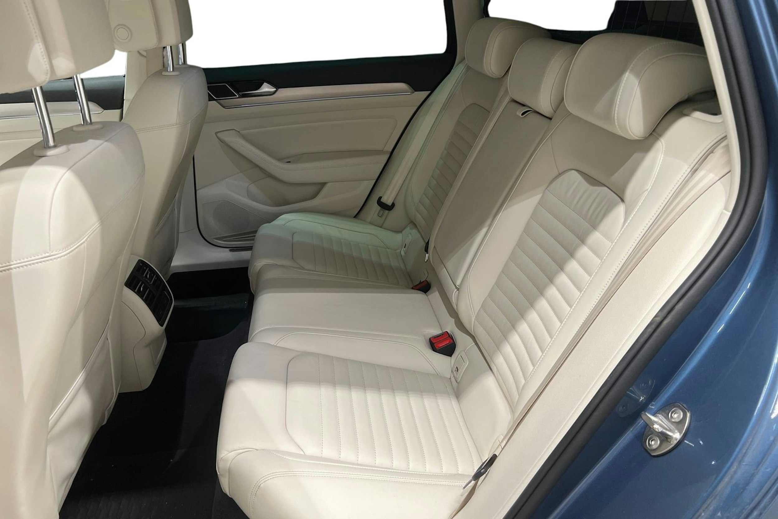sininen Volkswagen Passat 2017 kuva 10.