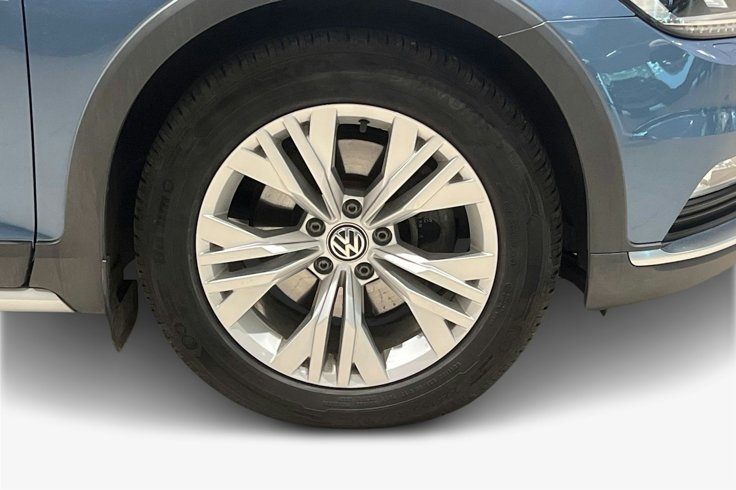 sininen Volkswagen Passat 2017 kuva 11.