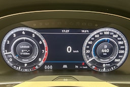 sininen Volkswagen Passat 2017 kuva 14.