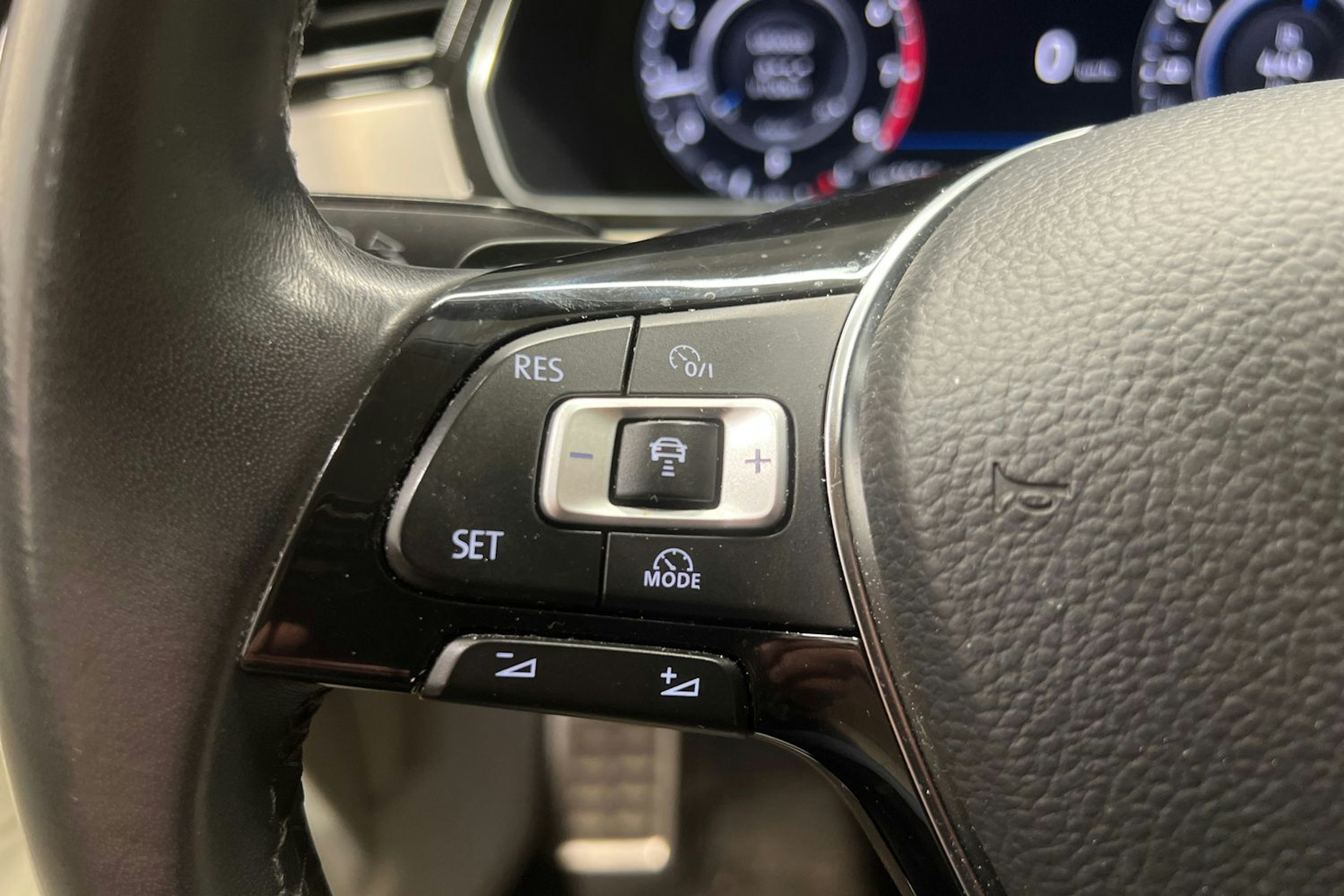 sininen Volkswagen Passat 2017 kuva 15.