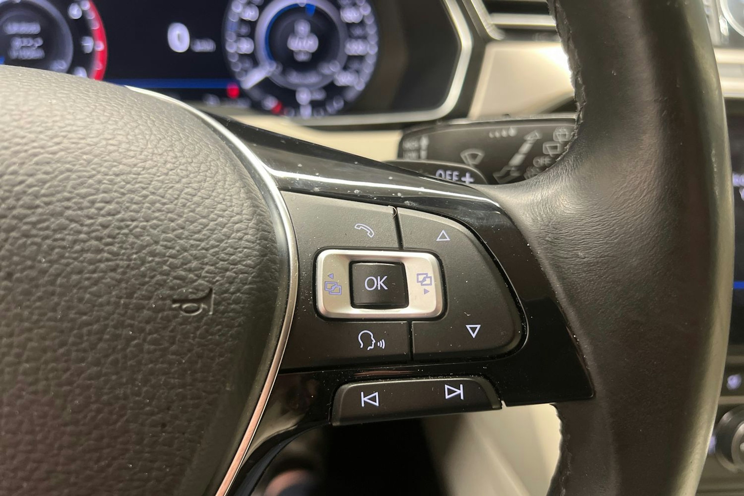 sininen Volkswagen Passat 2017 kuva 16.