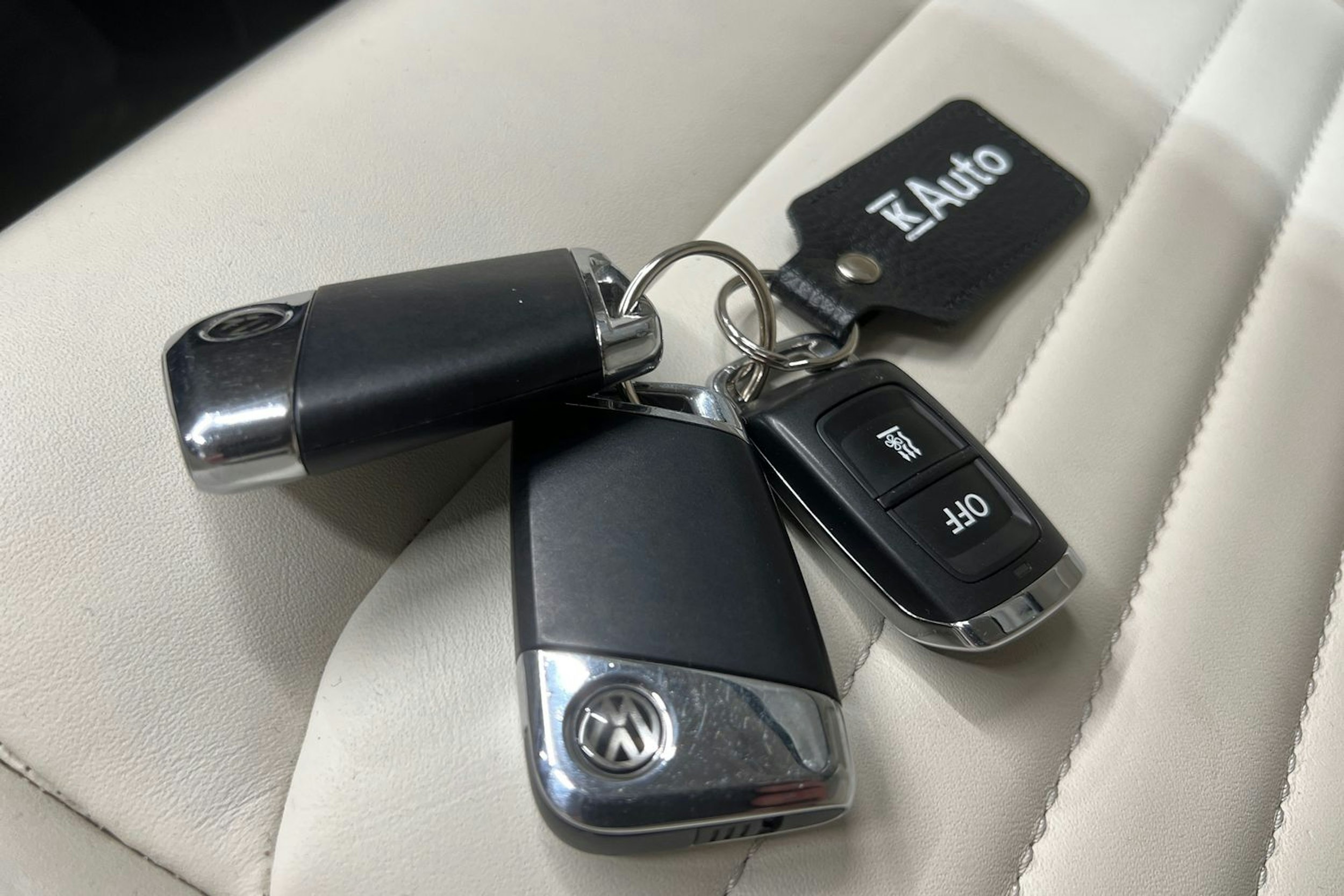 sininen Volkswagen Passat 2017 kuva 18.