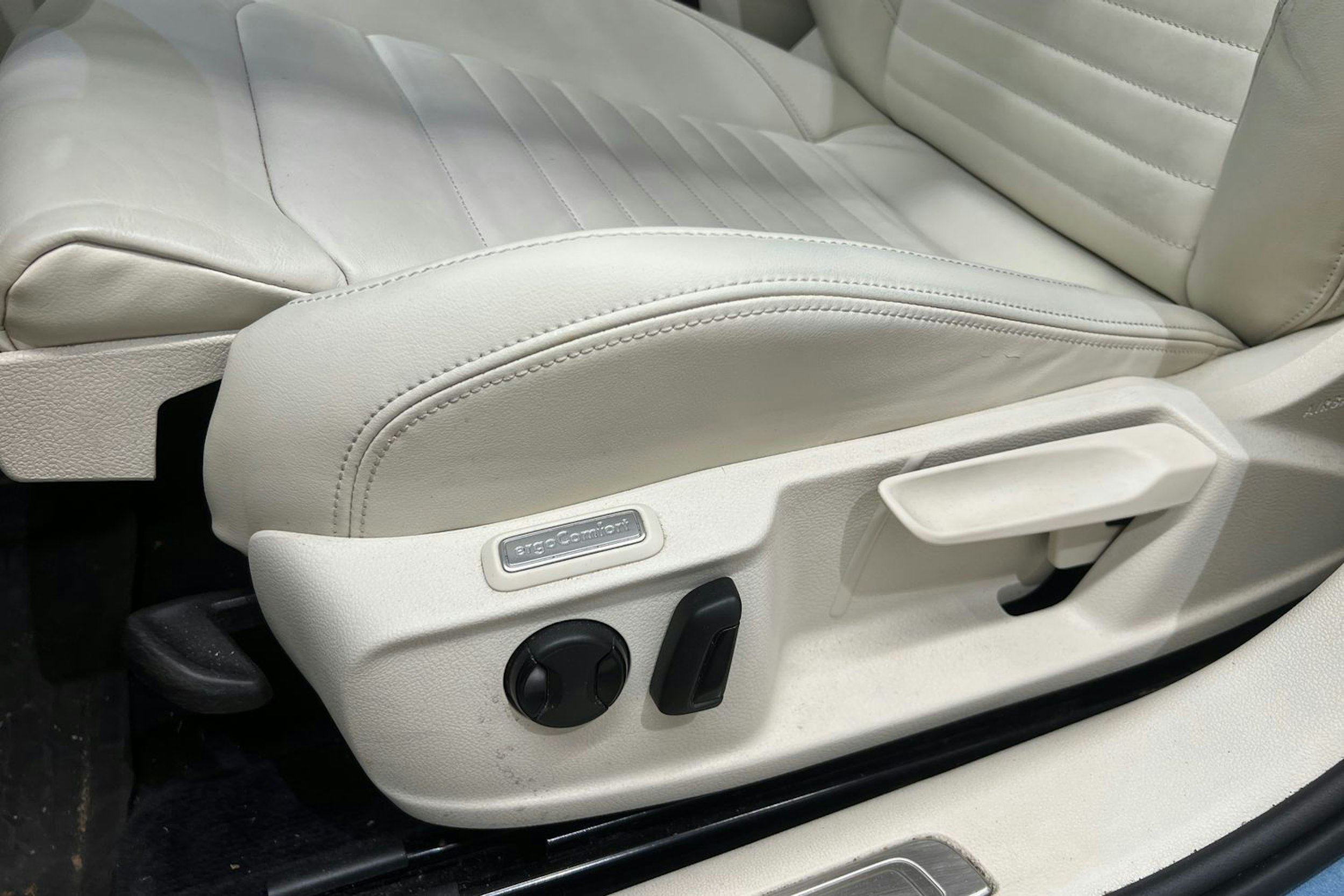 sininen Volkswagen Passat 2017 kuva 19.