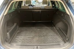 sininen Volkswagen Passat 2017 kuva 20.