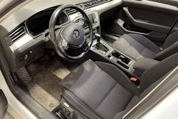 valkoinen Volkswagen Passat 2017 kuva 3.