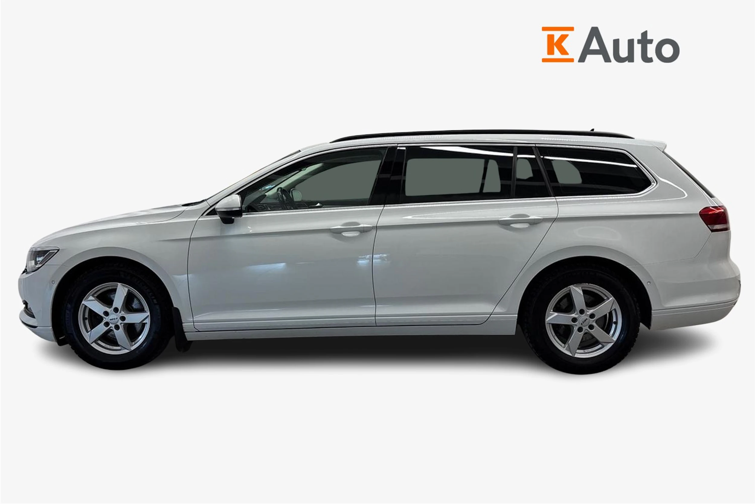 valkoinen Volkswagen Passat 2017 kuva 5.