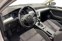 valkoinen Volkswagen Passat 2017 kuva 6.