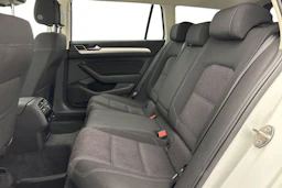 valkoinen Volkswagen Passat 2017 kuva 8.